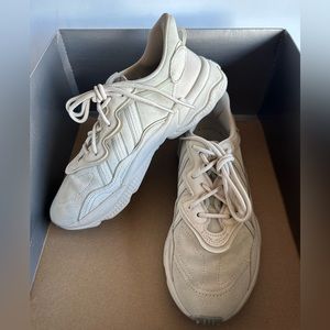 OZWEEGO ADIDAS WOMEN SZ 8